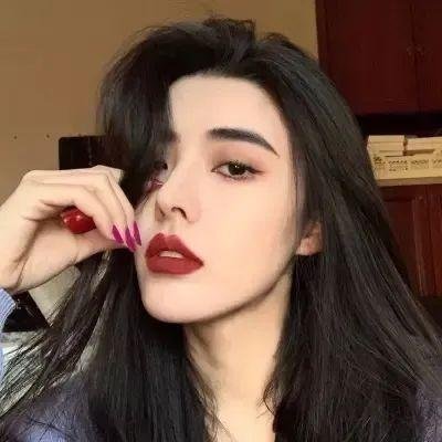 闪婚后，白爷你老婆撩爆了